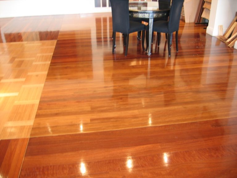 Đánh bóng và làm mới sàn gỗ