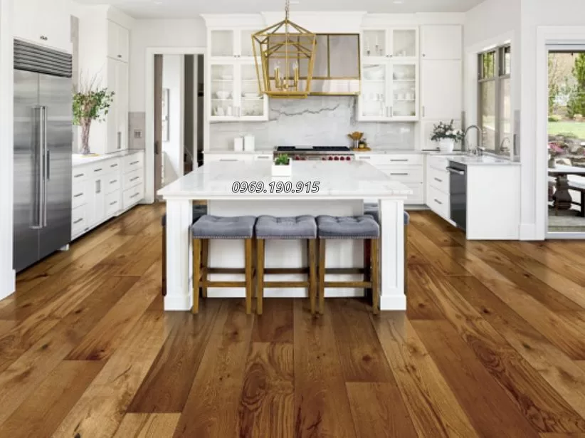 3 lưu ý khi chọn sàn gỗ cho phòng bếp - Chọn sàn gỗ có bề mặt nhẵn mịn, dễ vệ sinh